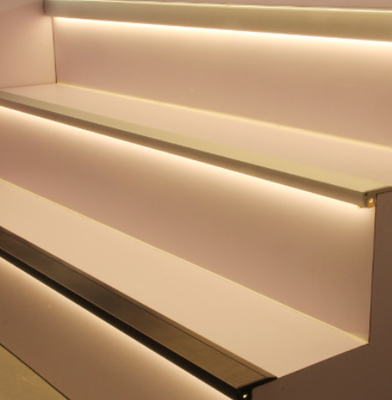 Bom preço A escada conduziu a escadaria de alumínio dos perfis da extrusão que cheira para a luz da etapa do teatro do cinema on-line